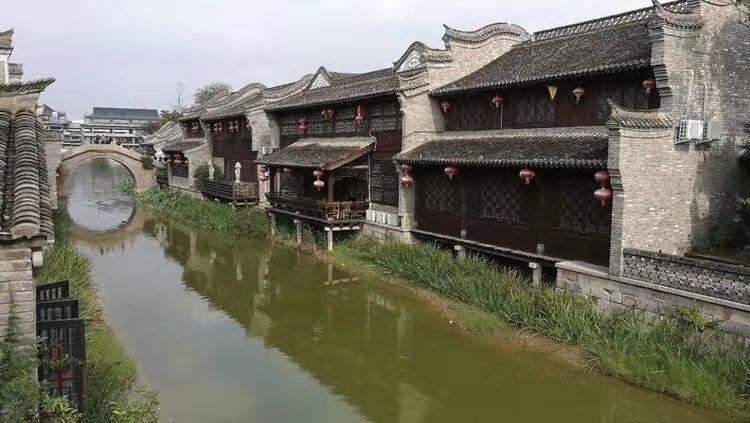 救援受困山洞的男子